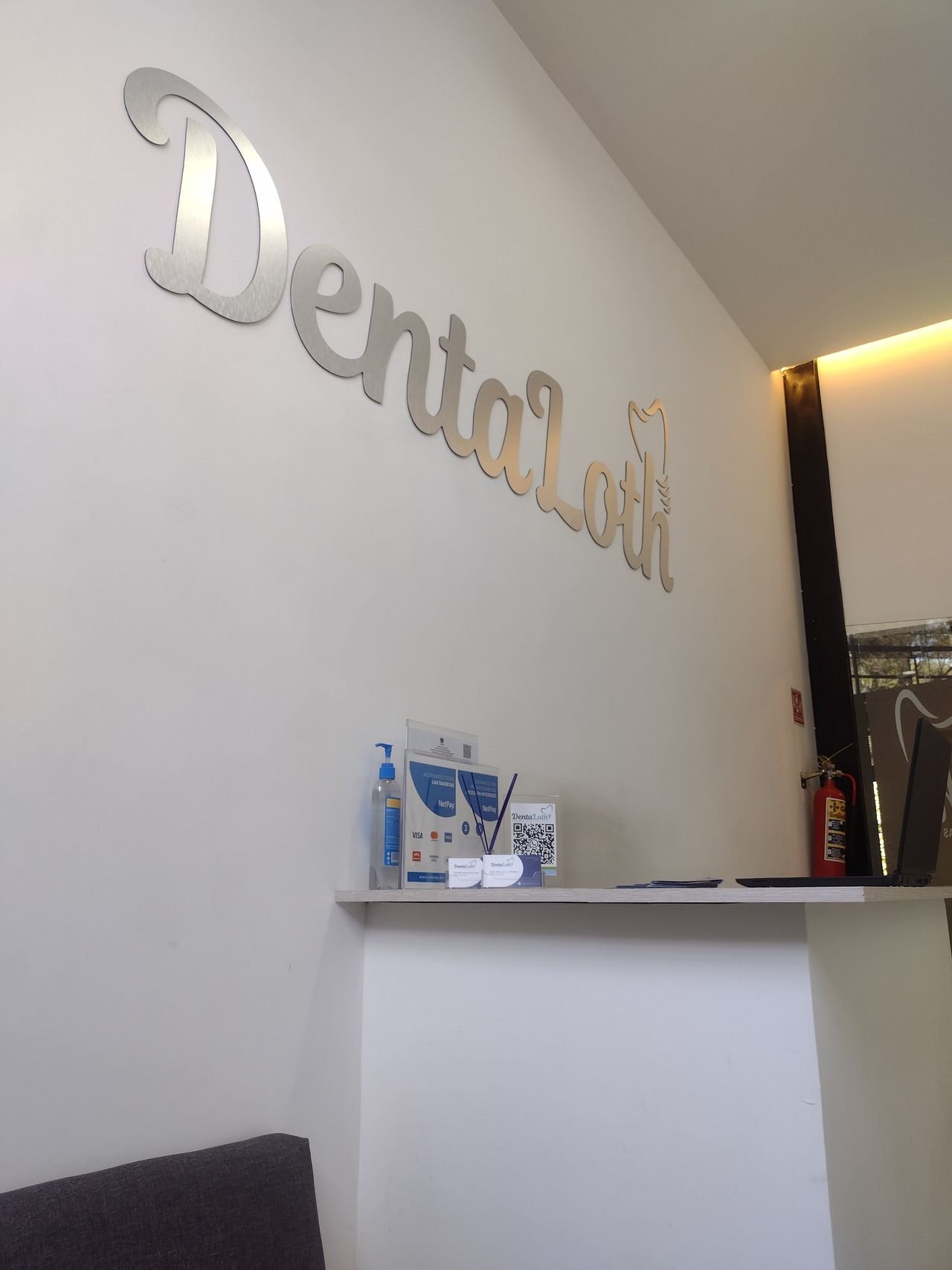 Sala de tratamiento dental en DentaLoth Querétaro